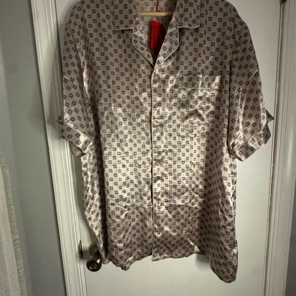 Women's Silk Short-Sleeve Pajama Top in Light Silver Geo Print